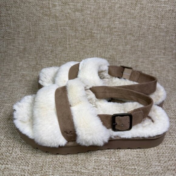 Koolaburra by UGG Fuzz'd Out Adjustable Slide Sandal in "Natural" color. Size 9. - Picture 4 of 6